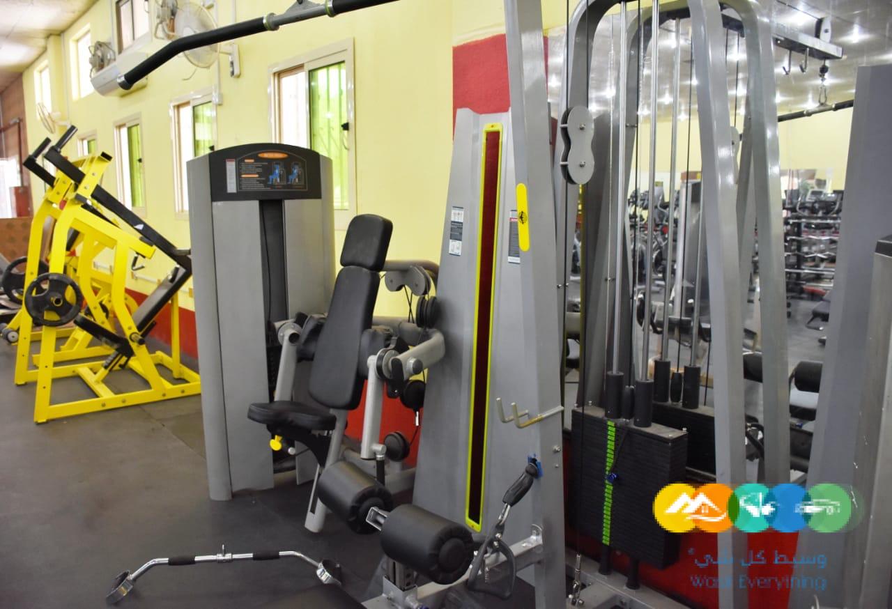 نادى رجالى مجهز تماما لتقبيل