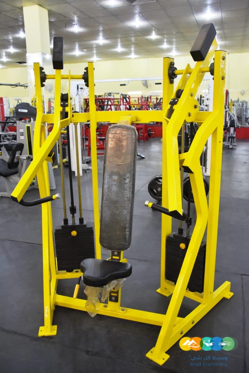 نادى رجالى مجهز تماما لتقبيل