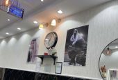 حلاق VIP للتقبيل بكامل معداته