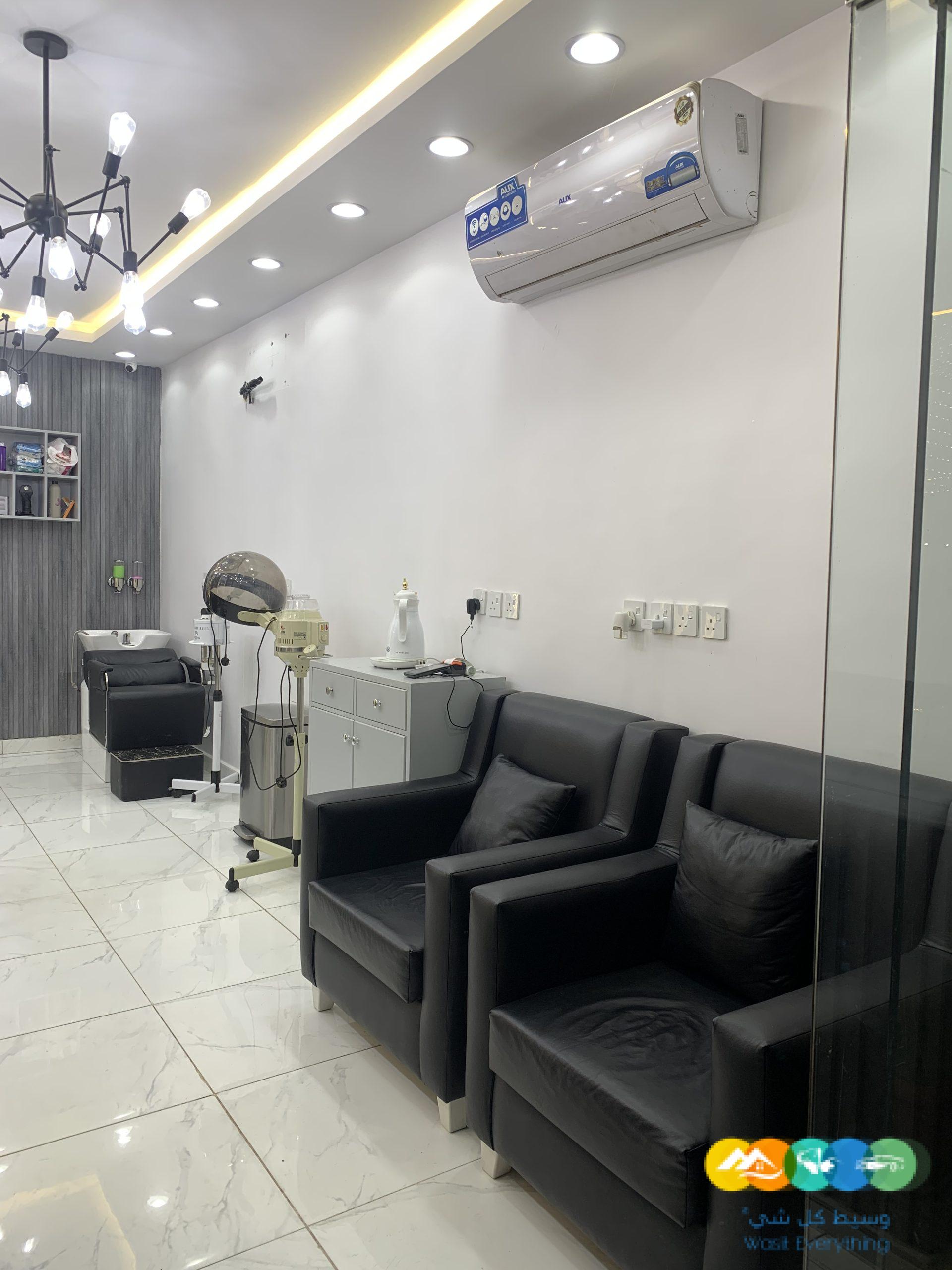 صالون حلاقة للتقبيل