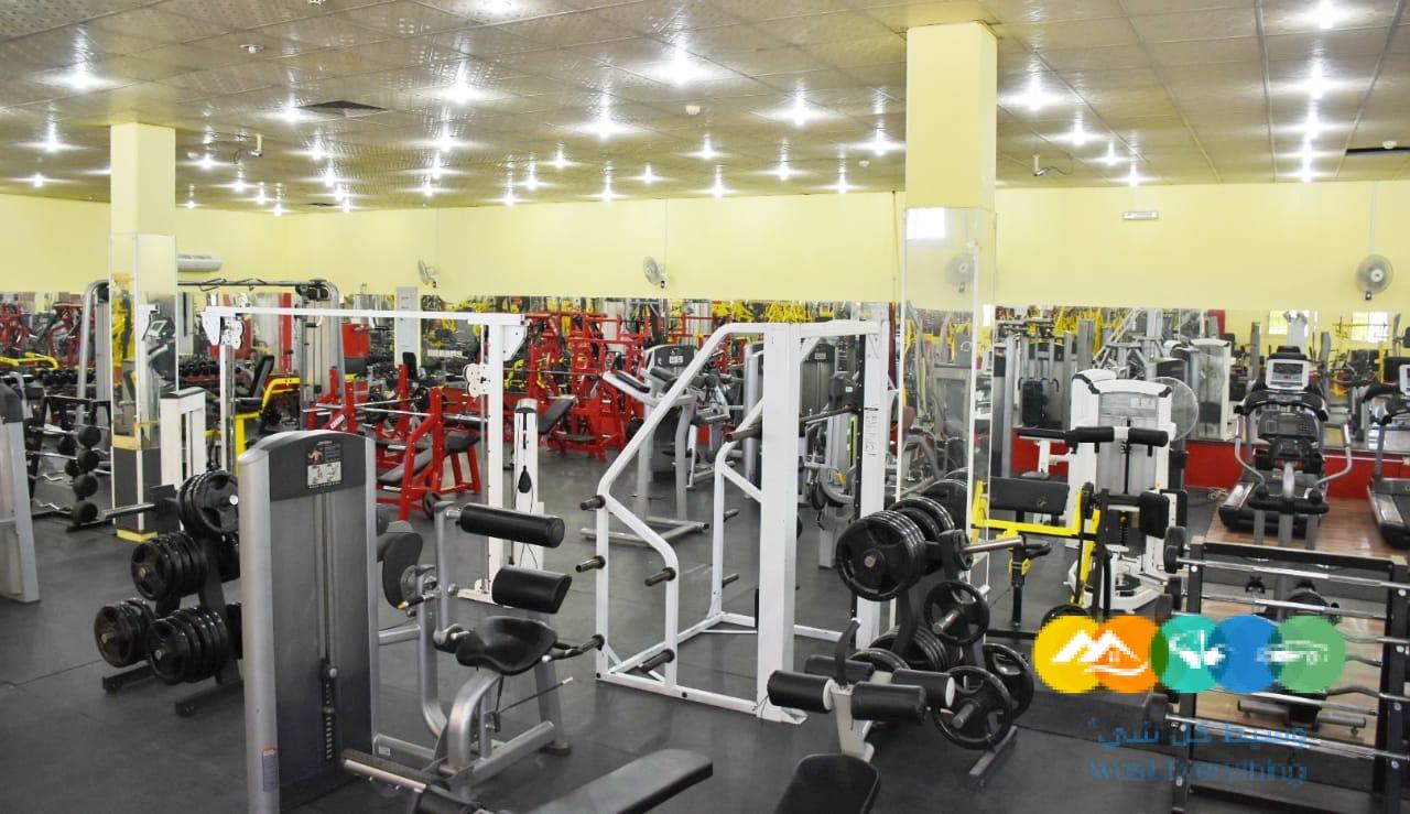 نادى رجالى مجهز تماما لتقبيل