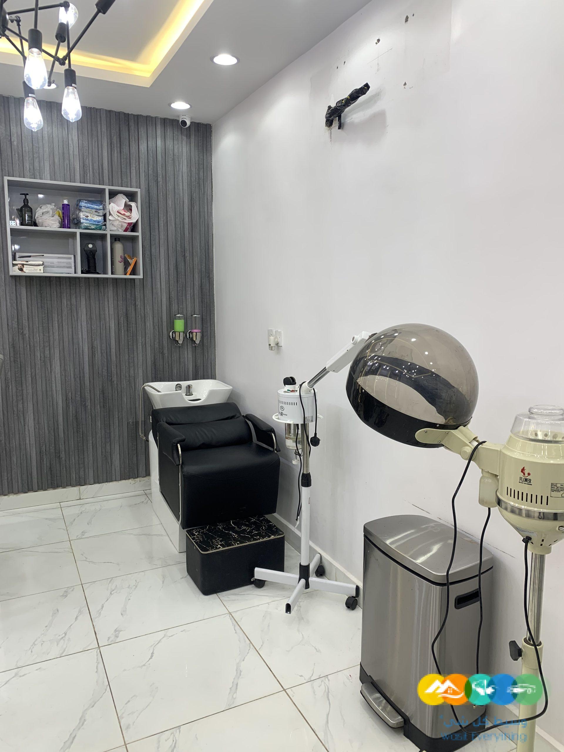 صالون حلاقة للتقبيل