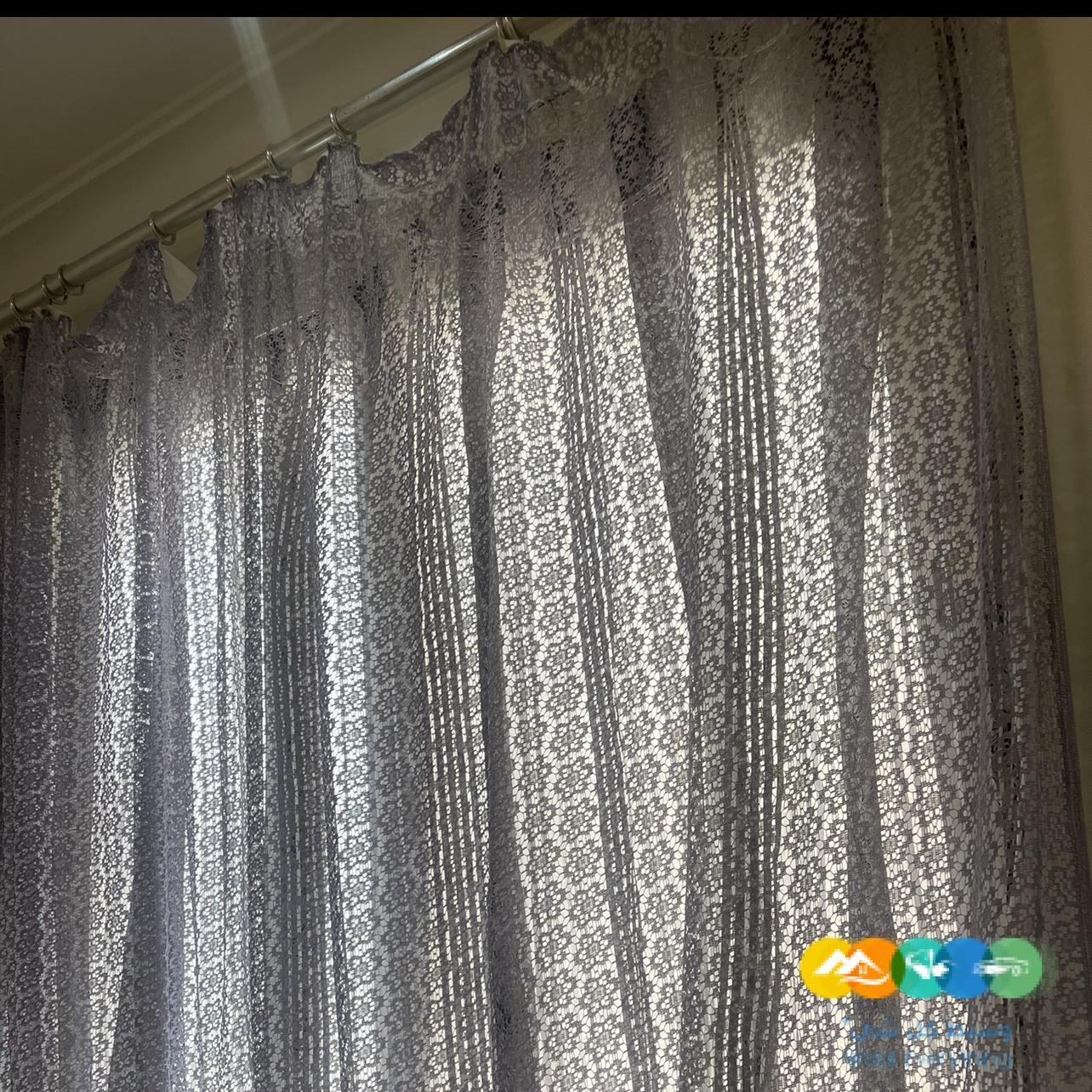 كنب نظييف مع ستاره وطاوله وفرشه ب ١٣٠٠