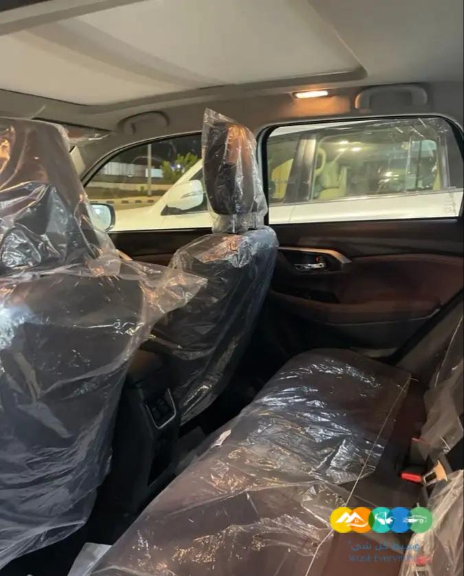 تويوتا اوربان فل كامل سقف اسود 2023