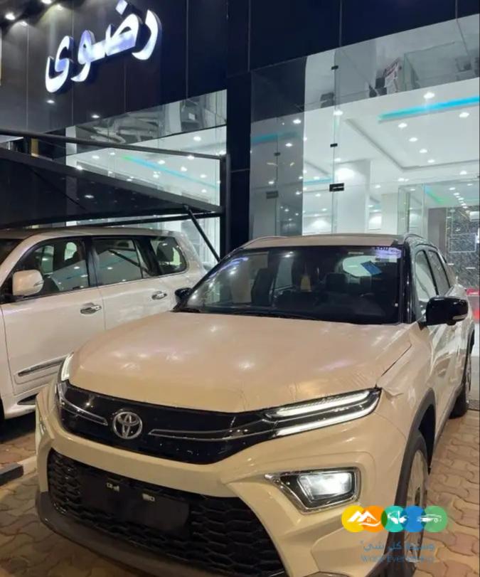 تويوتا اوربان فل كامل سقف اسود 2023