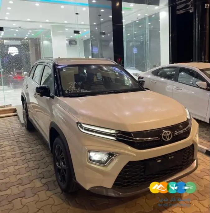 تويوتا اوربان فل كامل سقف اسود 2023