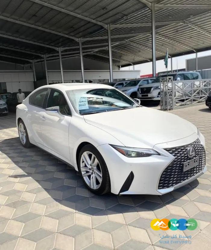 لكزس is 300 فئة AA بنزين 2023
