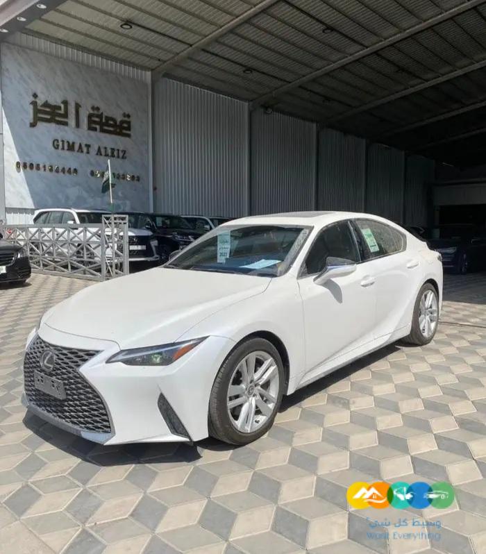 لكزس is 300 فئة AA بنزين 2023