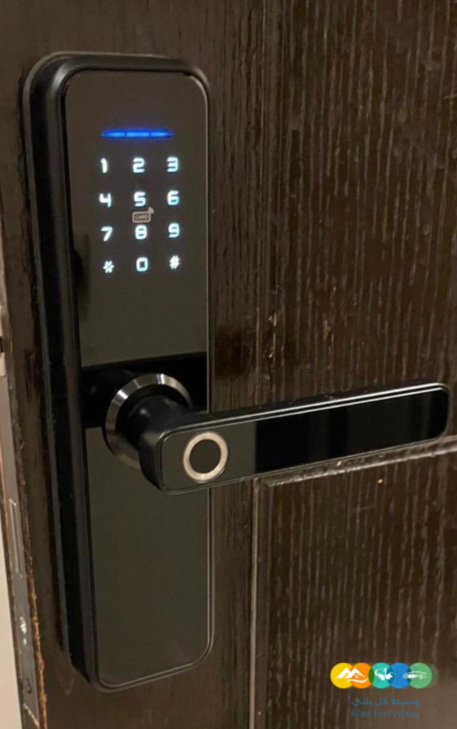 قفل ذكي للابواب بالبصمة والكارت