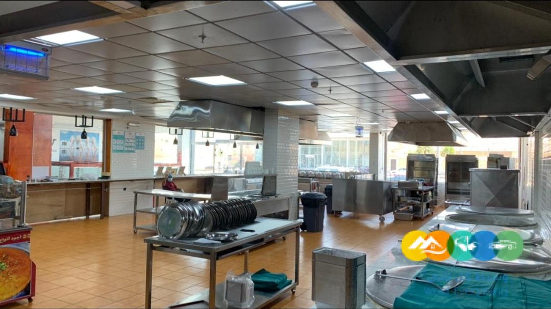 مطعم للتقبيل كثافة سكانية عاليه