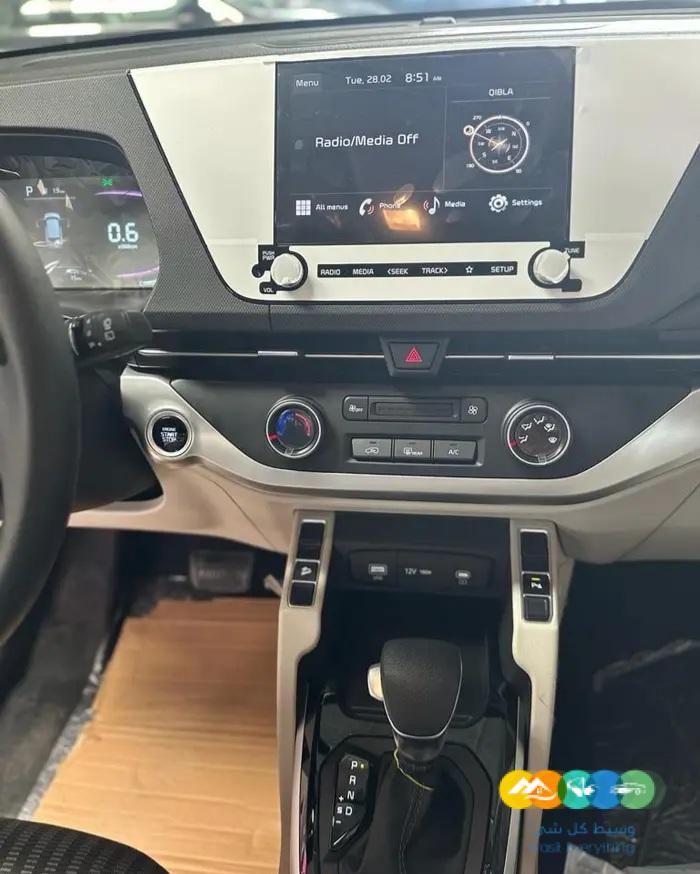 كيا كارينز 2023 ستاندر7 ركاب فضي واحمر