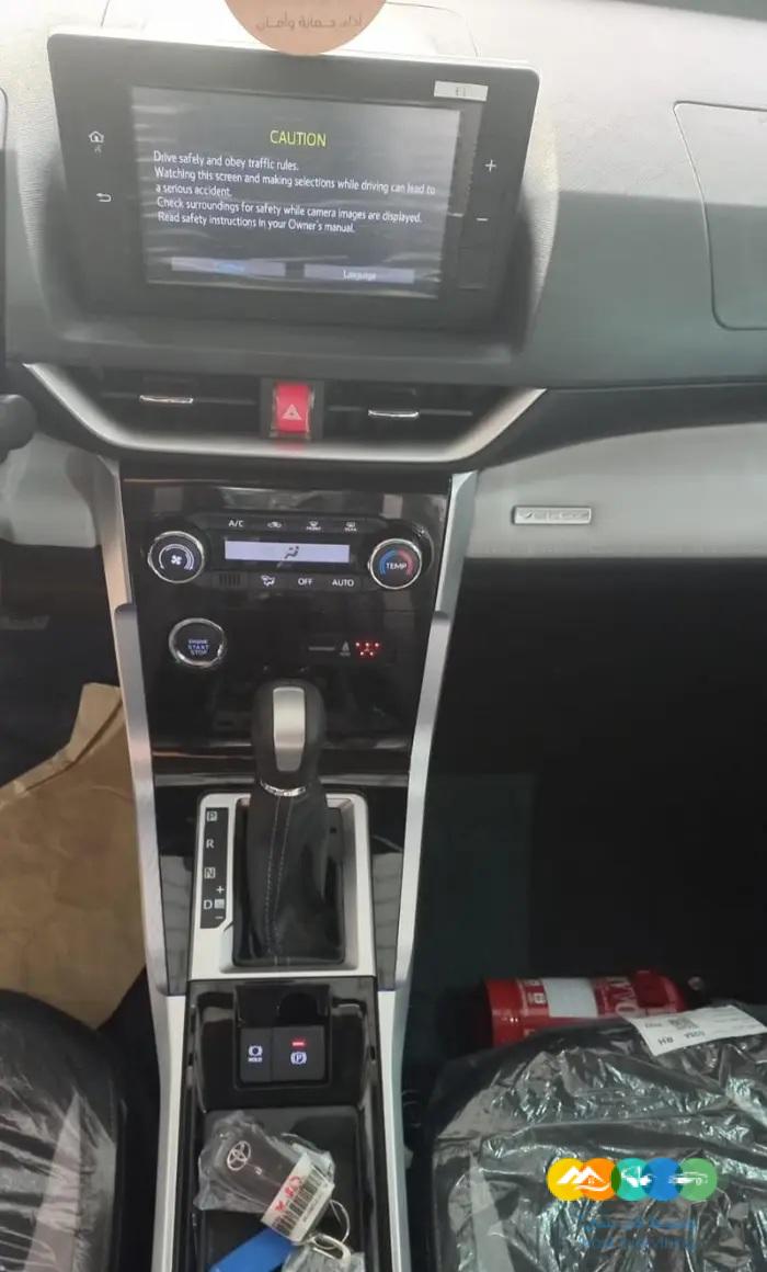 تويوتا فيلوز GLX بنزين 2023 ابيض