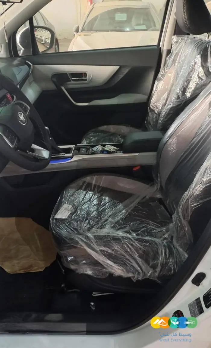 تويوتا فيلوز GLX بنزين 2023 ابيض