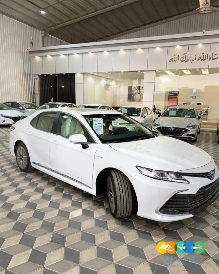 تويوتا كامري GLE بنزين 2023 هايبرد