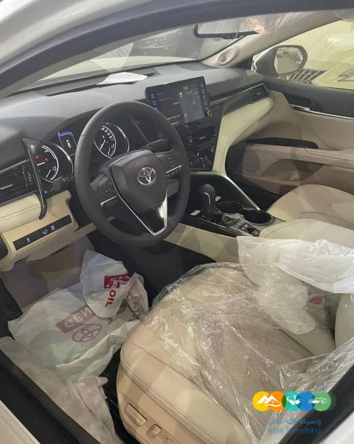 كامري GLEX 2022 هايبرد اصفار جلد