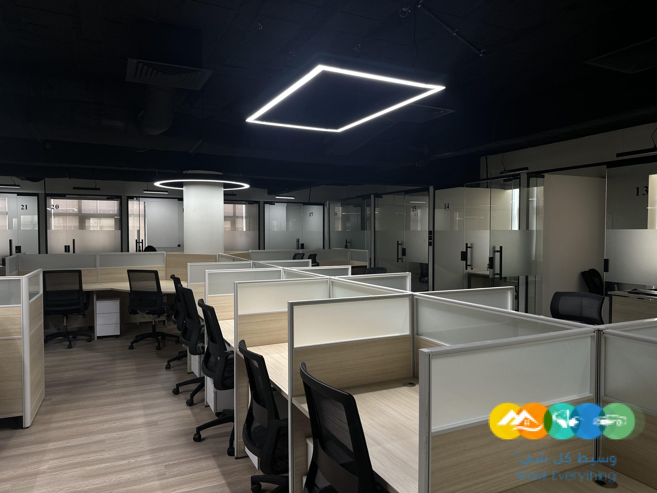 مكاتب مشتركة وخاصة للإيجار بسعر 700