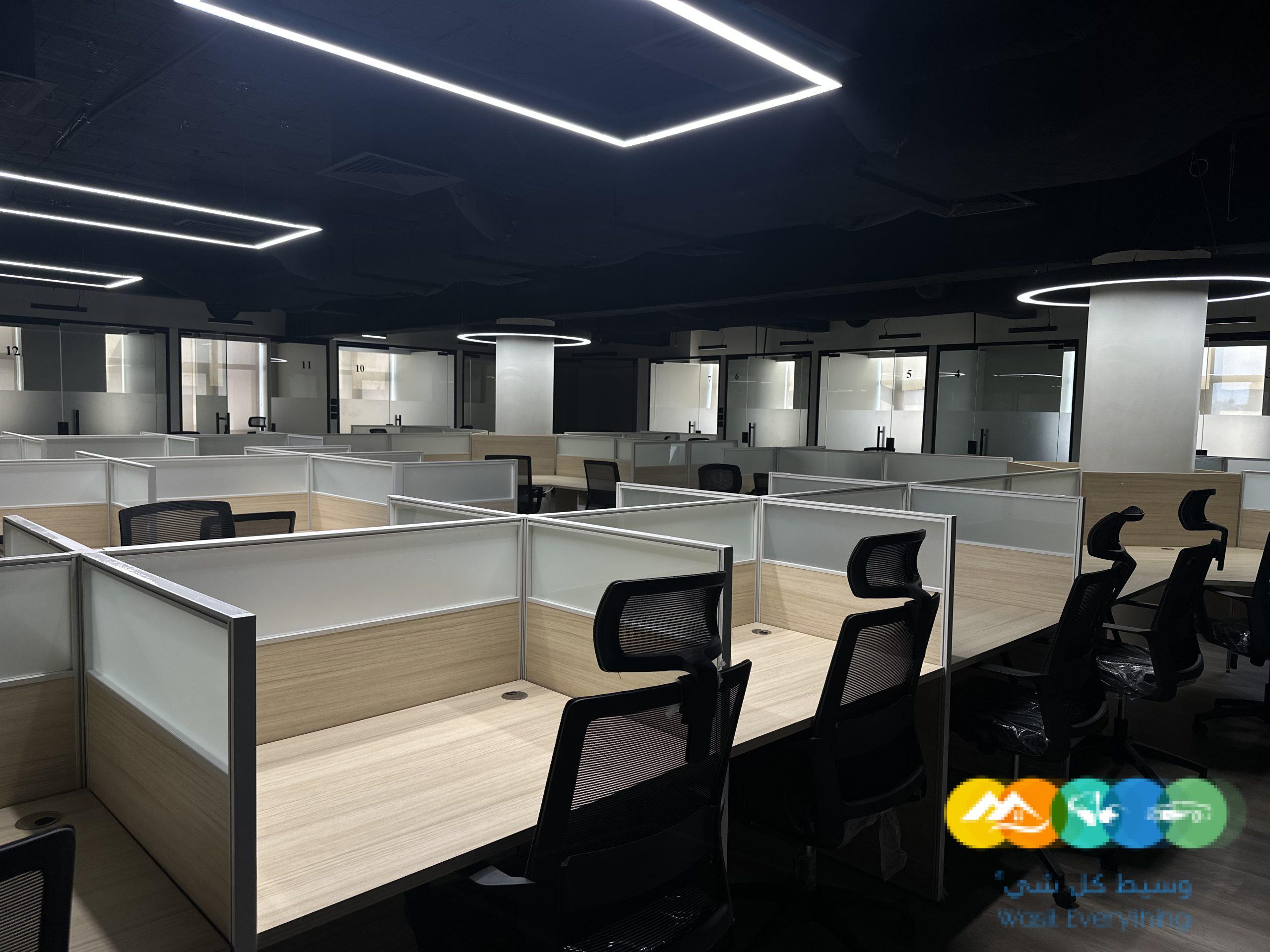 مكاتب مشتركة وخاصة للإيجار بسعر 700