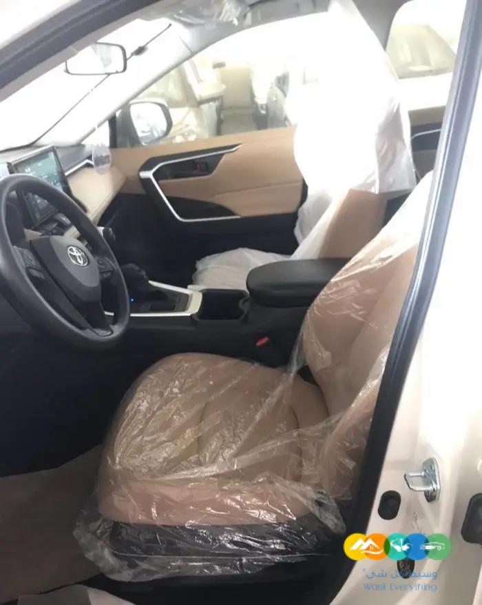 تويوتا راف فور LE دبل بنزين 2023 اصفار