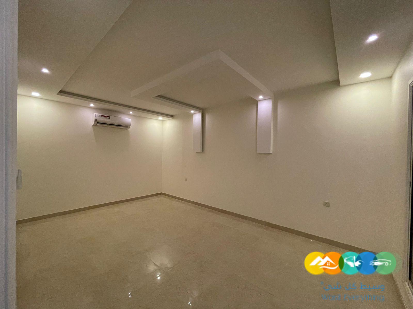 للبيع فيلا مساحة 413 درج داخلي مع شقه