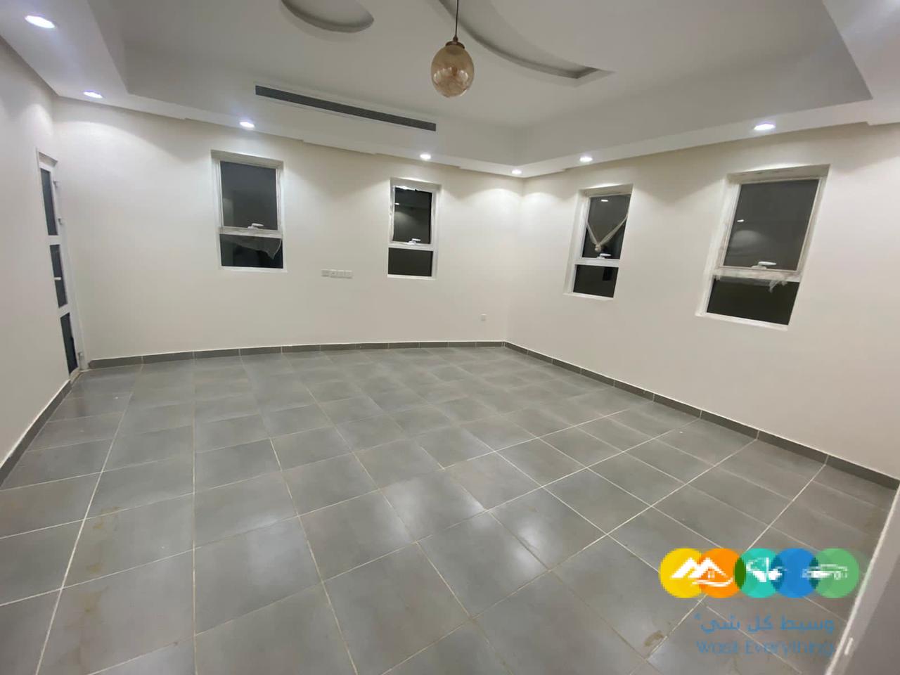 للايجار شقه مدخلين فاخره ف ابحر الشماليه