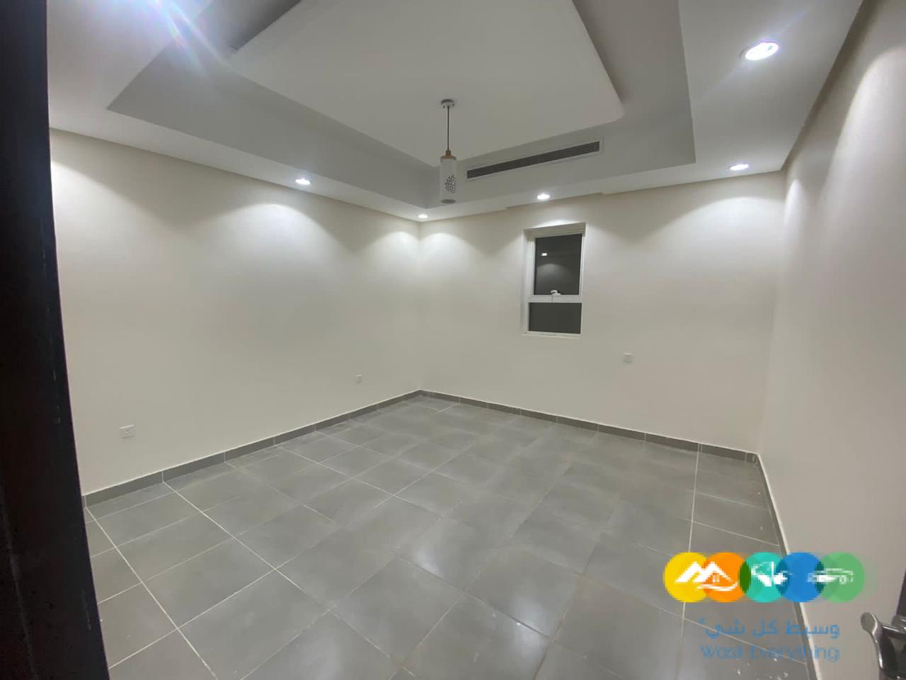 للايجار شقه مدخلين فاخره ف ابحر الشماليه