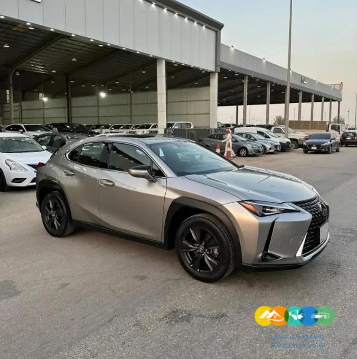 لكزس UX 2021