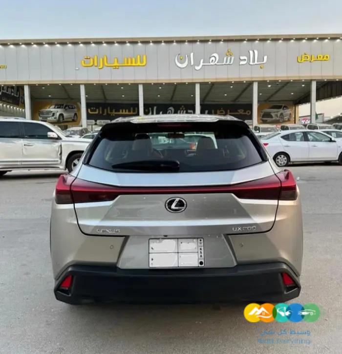 لكزس UX 2021