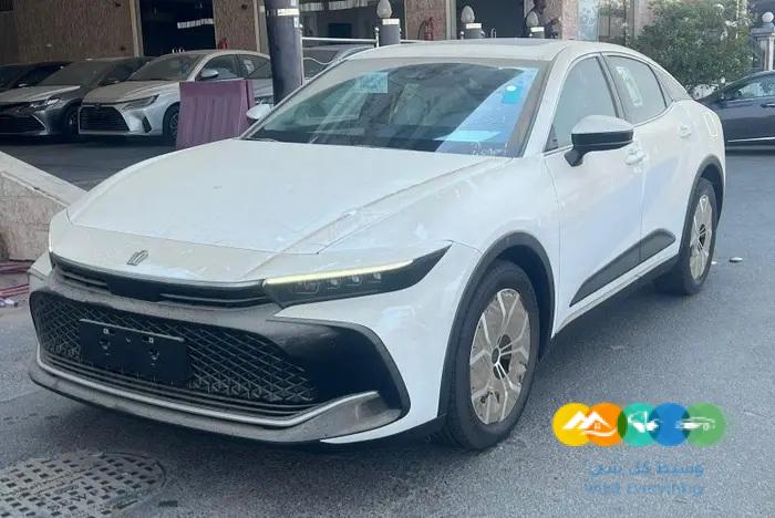 تويوتا كراون بريميوم عبداللطيف جميل 2023