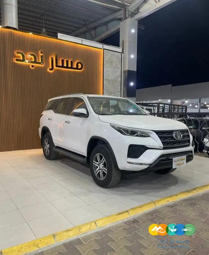 فورتشنر ديزل موديل 2023 (2.4محرك) (( مباعة ))