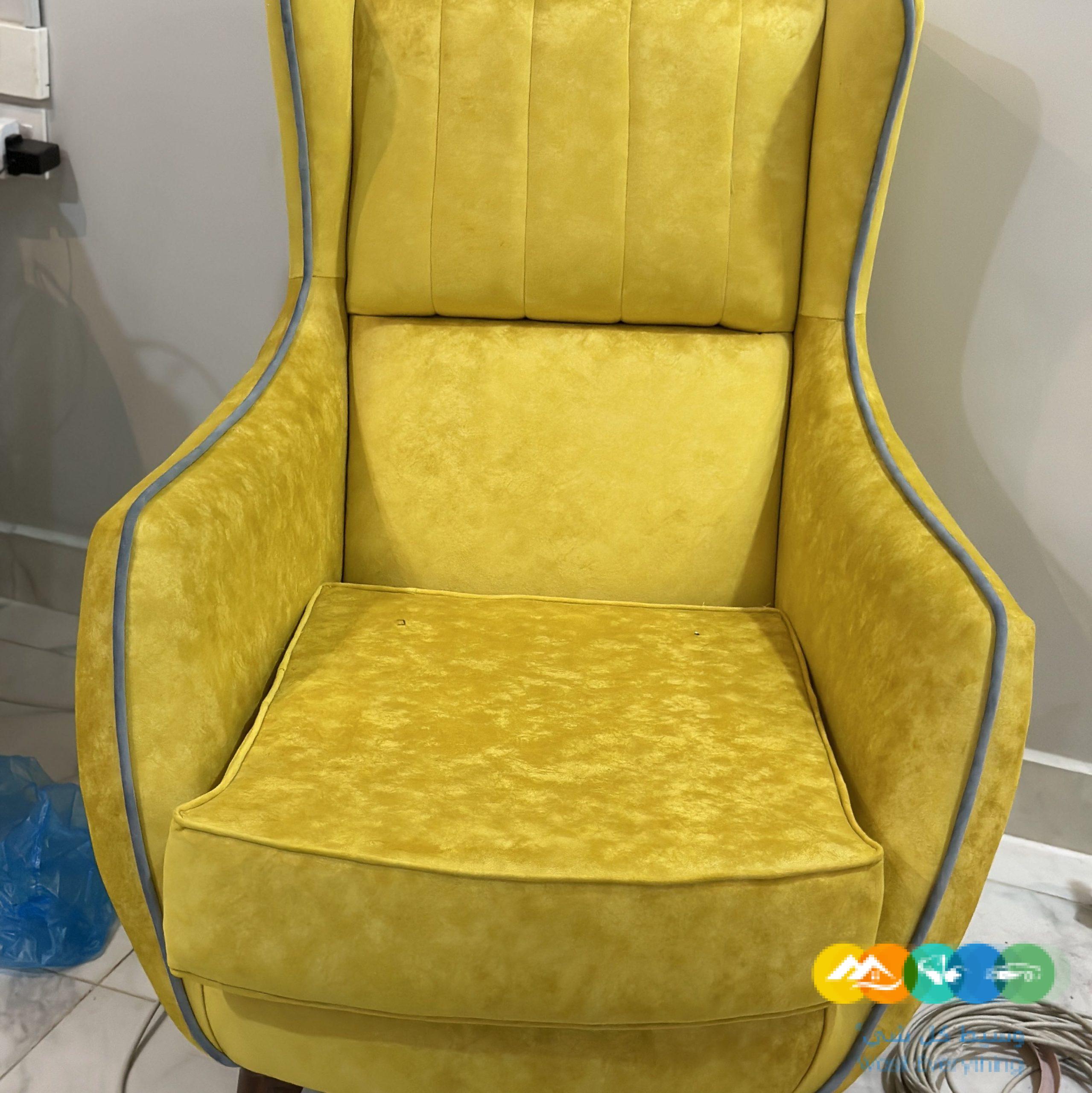 كنب اربع قطع نظيف جداً قطعتان كبيرة وكرسيين