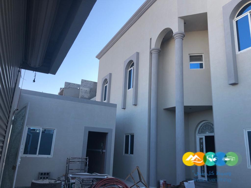 للبيع فله و ثلاث شقق مساحه 700 م