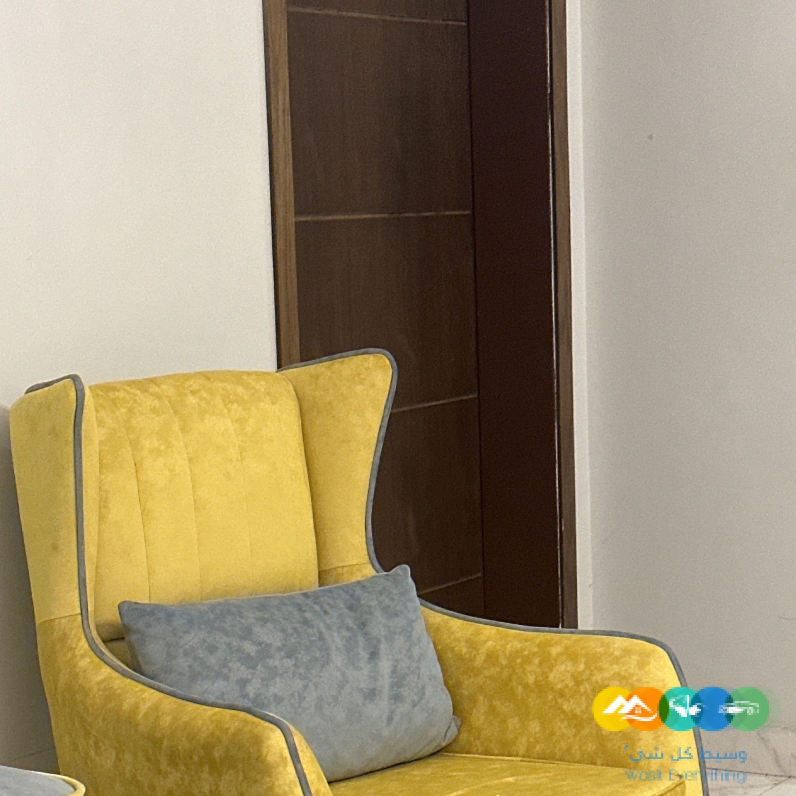 كنب اربع قطع نظيف جداً قطعتان كبيرة وكرسيين