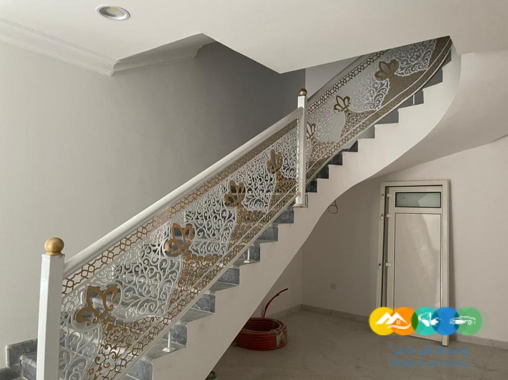 للبيع فله و ثلاث شقق مساحه 700 م