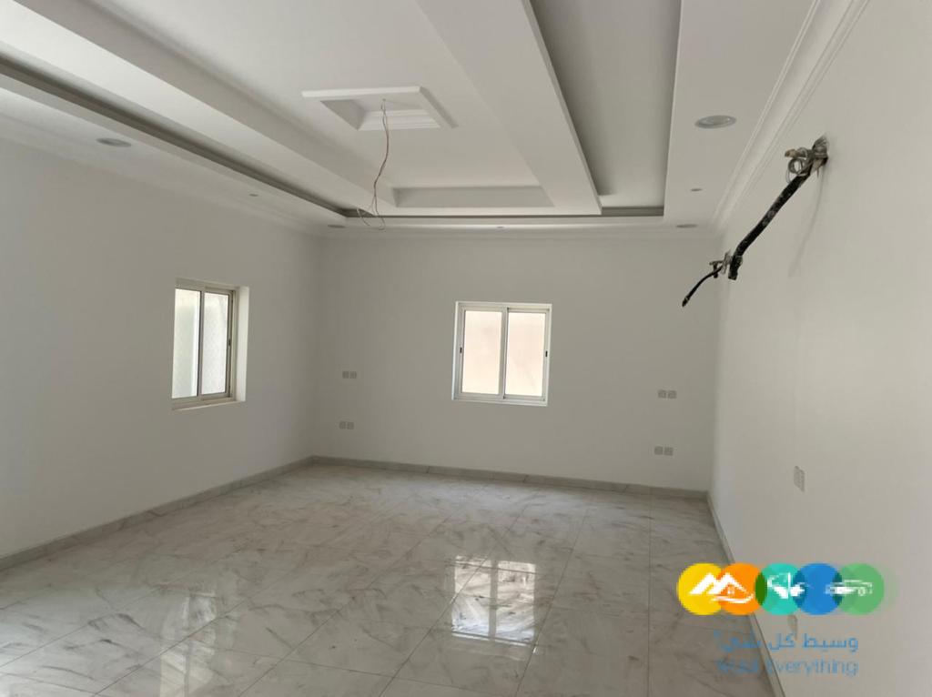 للبيع فله و ثلاث شقق مساحه 700 م