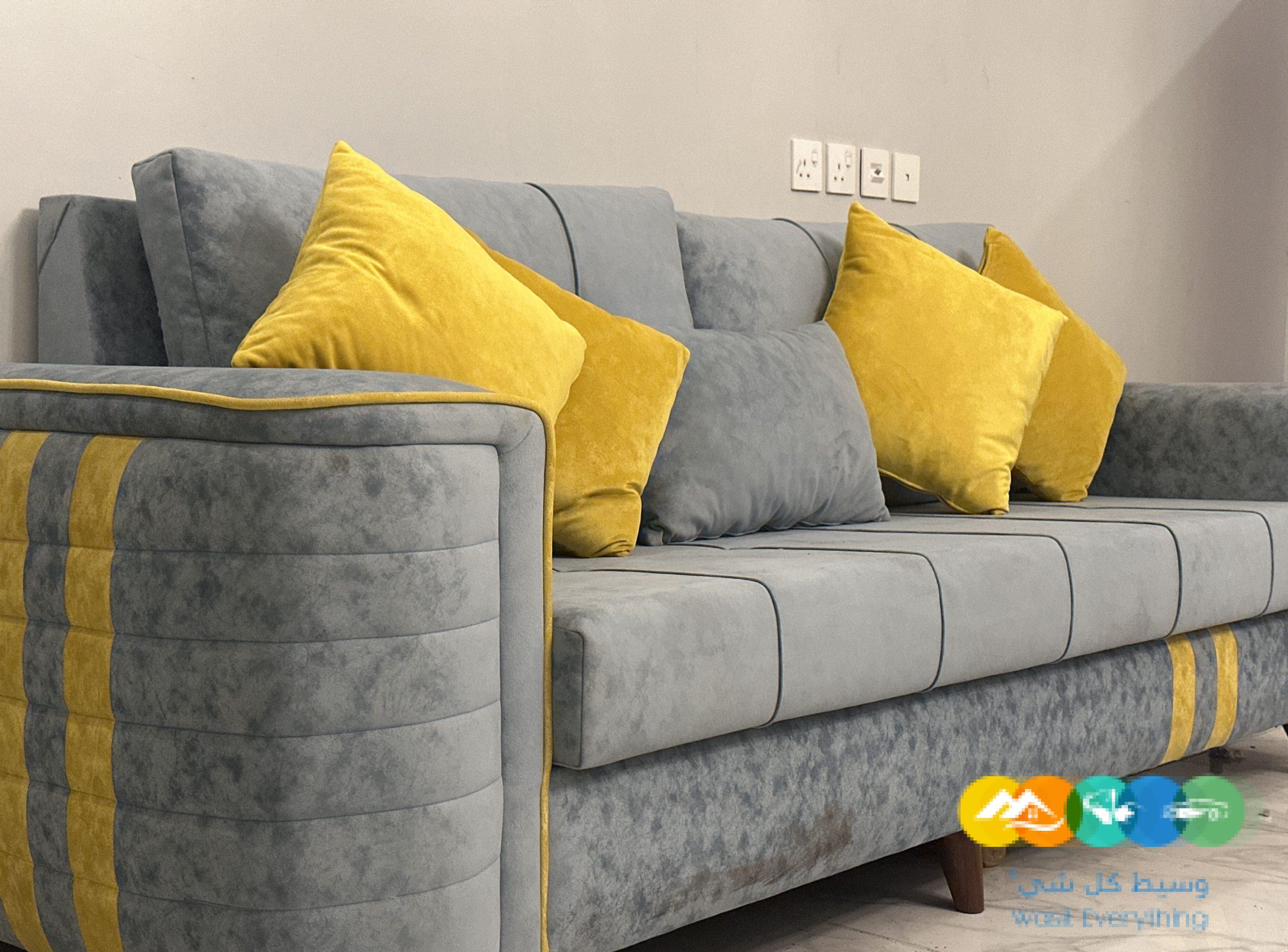 كنب اربع قطع نظيف جداً قطعتان كبيرة وكرسيين