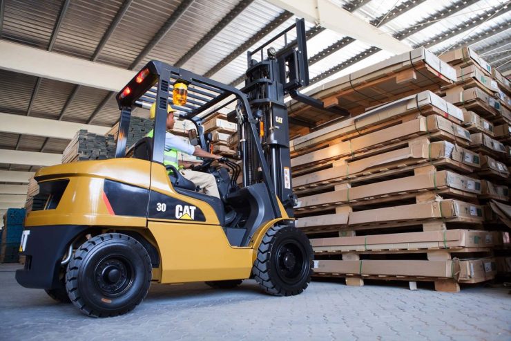 Forklift-truck-lifting-e1580985943300