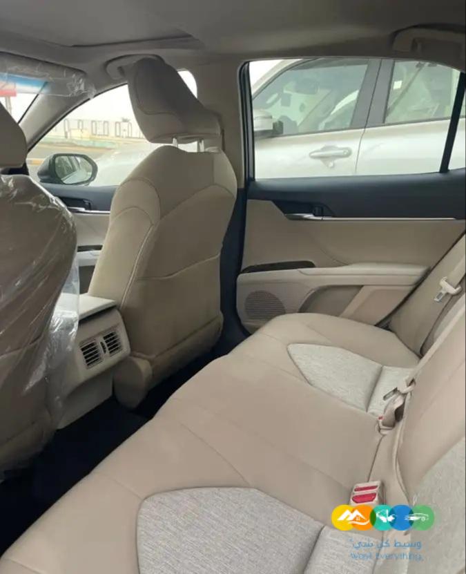 تويوتا كامري جي ال اي ابيض 2024