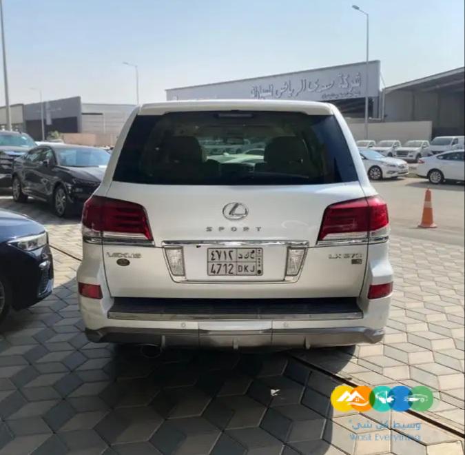 لكزس LX570 – سعودي – 2015 (( غير متوفر ))