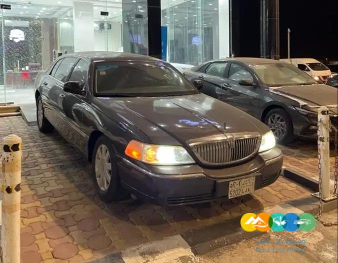 لنكولن تاون كار 2005 نظيف مطور