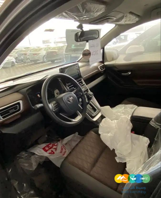 تويوتا اينوفا GL -2.0 بنزين – 2024