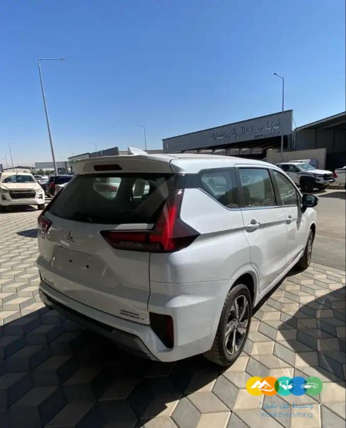 ميتسوبيشي اكسباندر 1500 – جنوط مخمل 2023