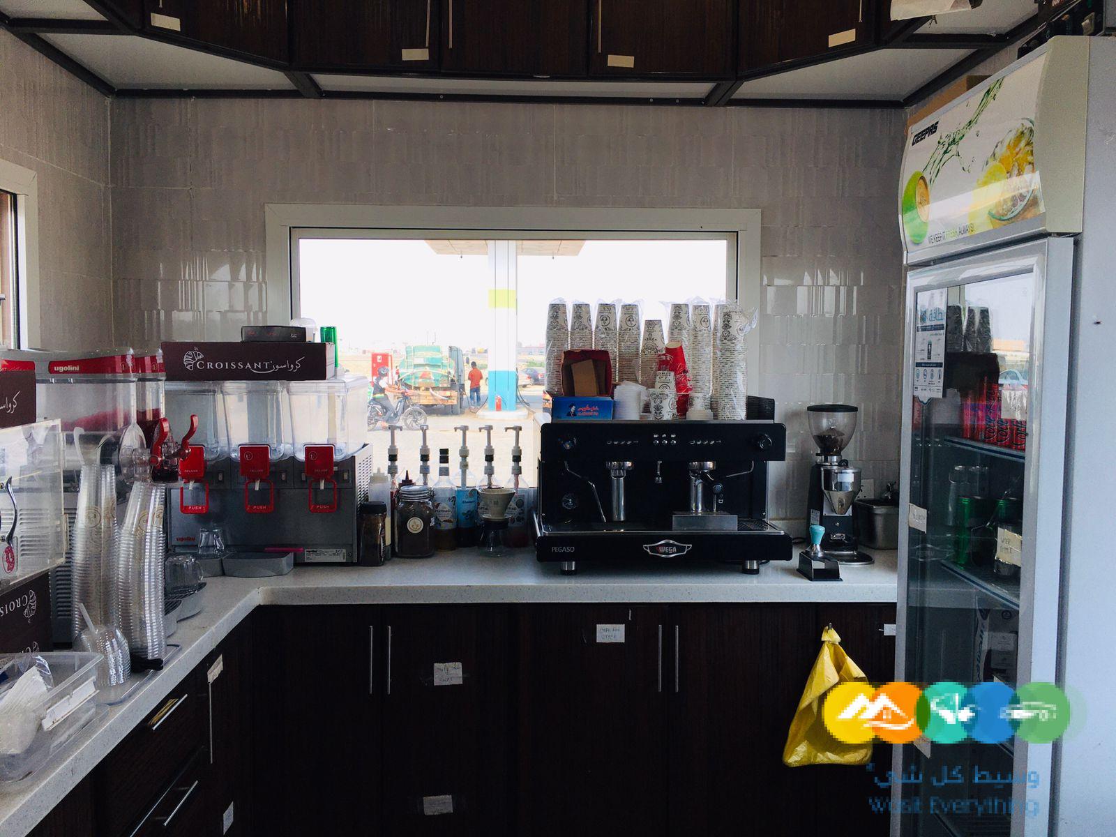 كشك قهوة كامل للتقبيل مع نقل كفالة العمال