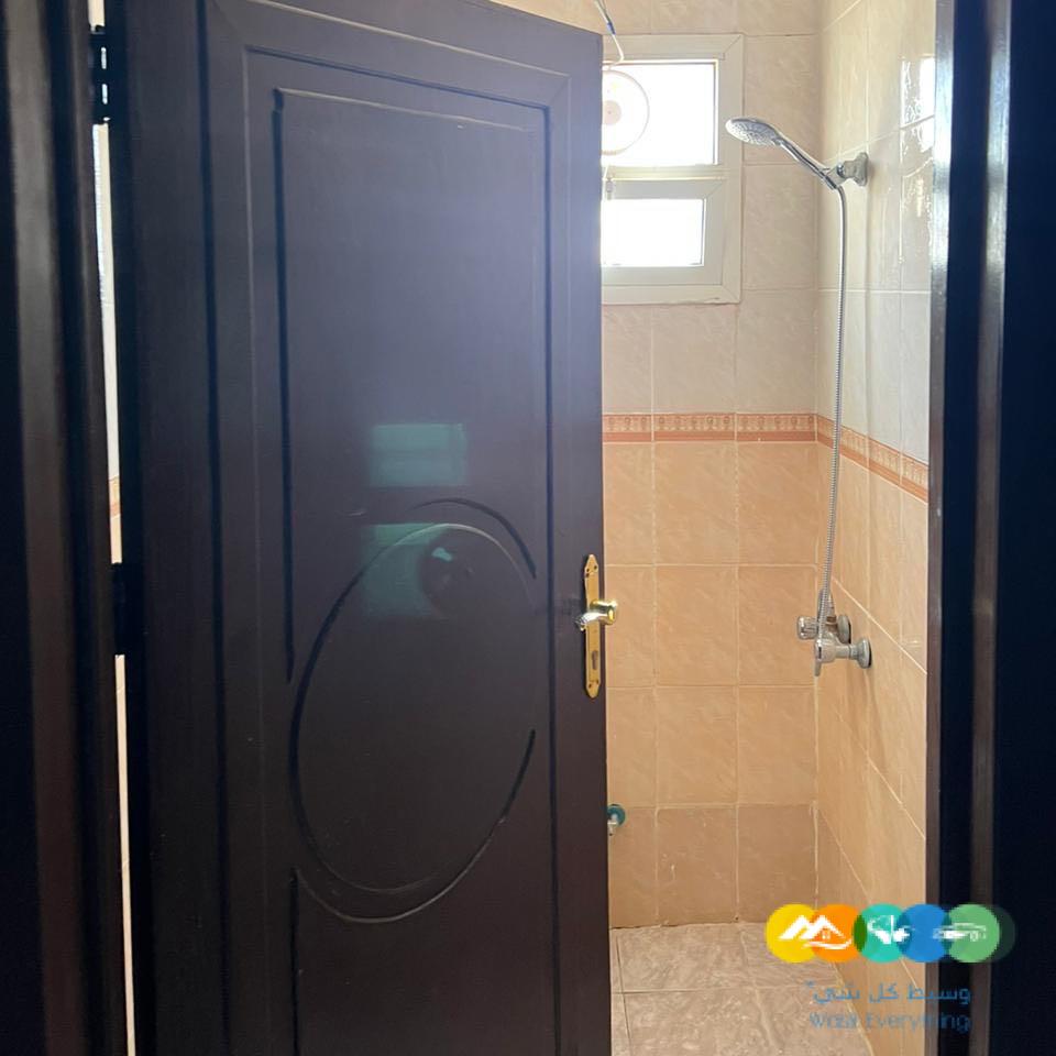 شقه بجده بحي العزيزية