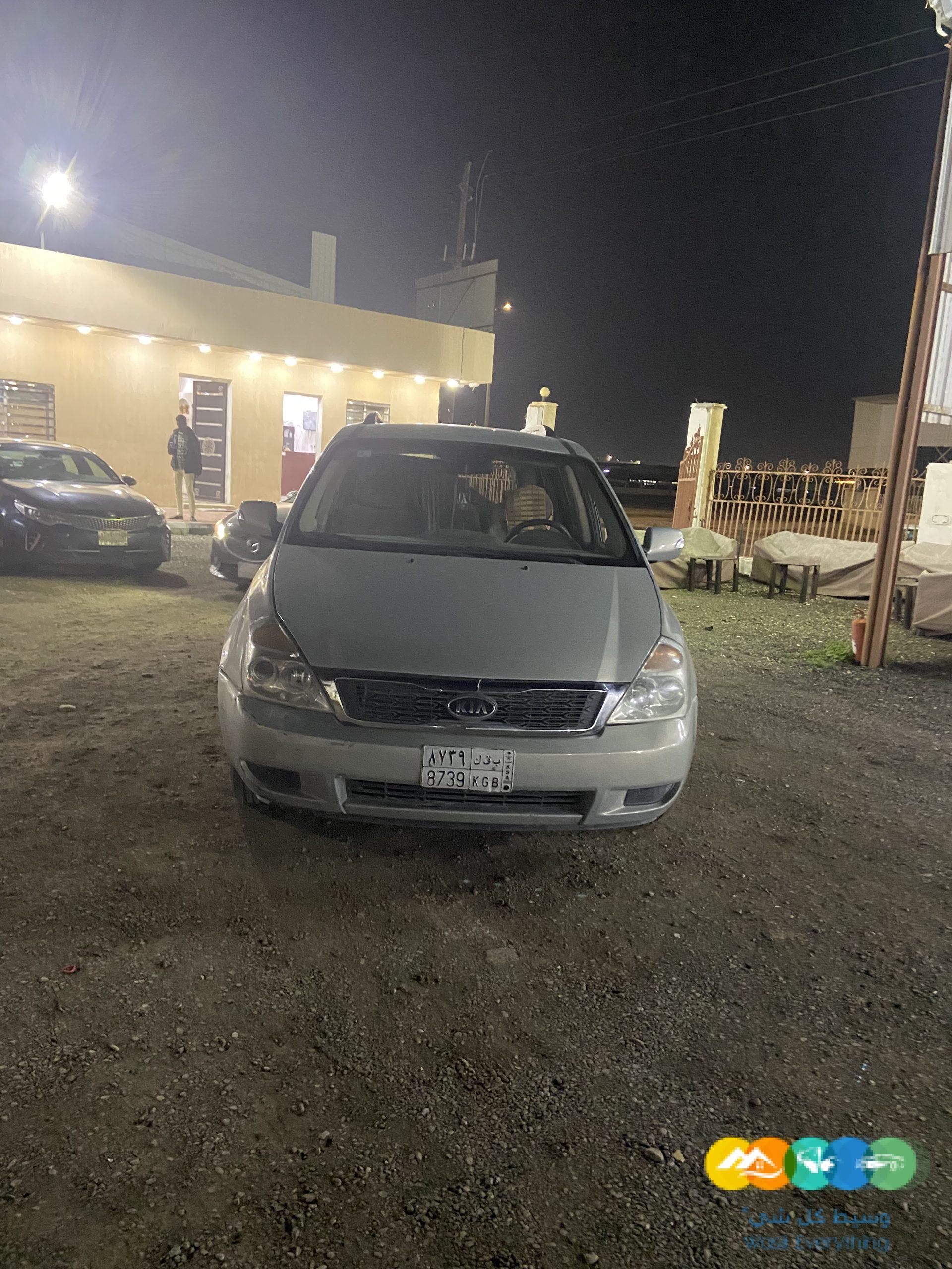 كيا كرنفال فان 9راكب مديل 2012 لون رصاصي