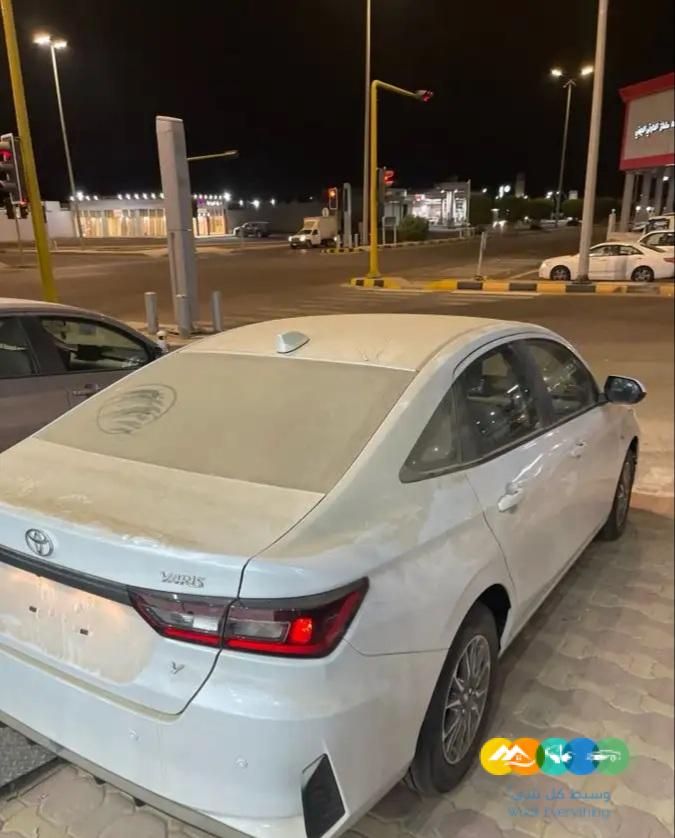 تويوتا يارس واي اللون ابيض بسعر مخفض 2023