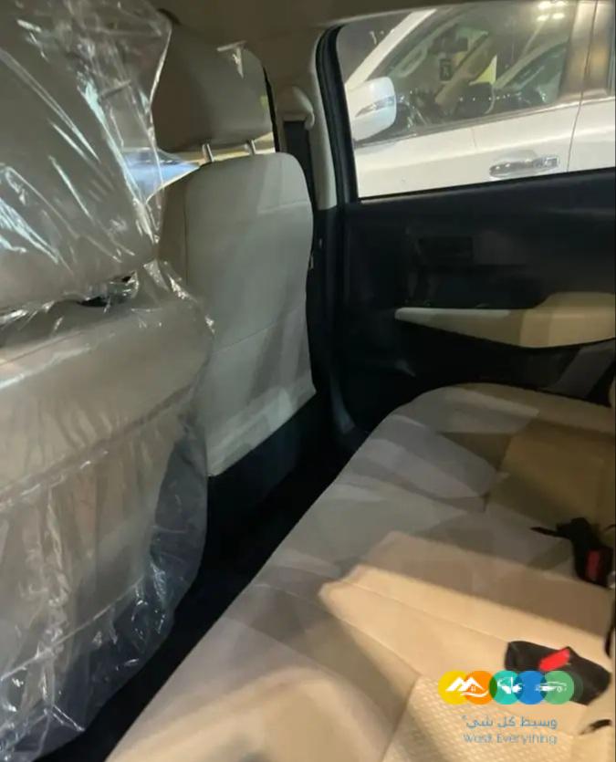 تويوتا يارس واي اللون ابيض بسعر مخفض 2023