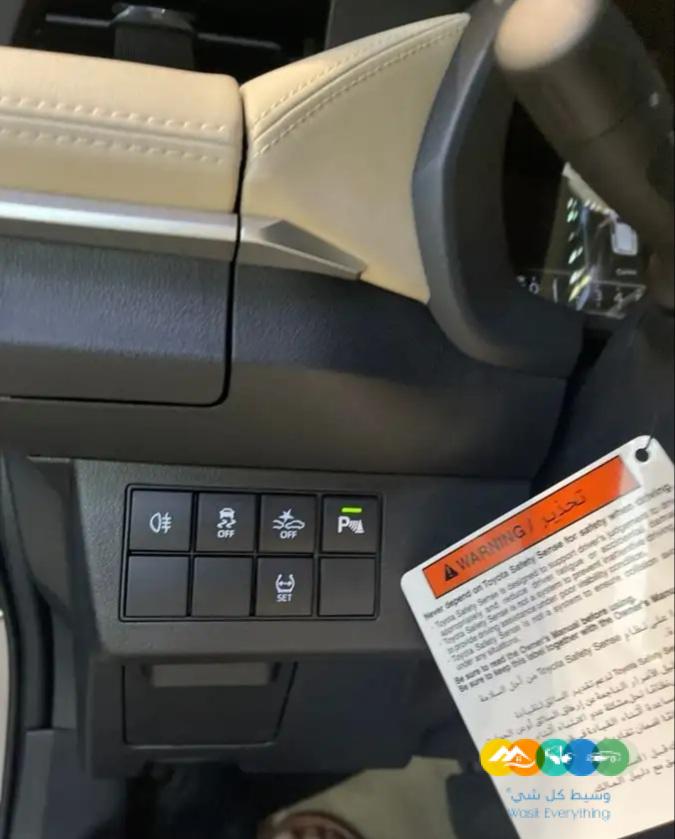 تويوتا يارس واي اللون ابيض بسعر مخفض 2023