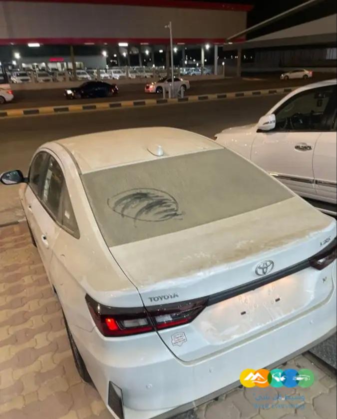 تويوتا يارس واي اللون ابيض بسعر مخفض 2023