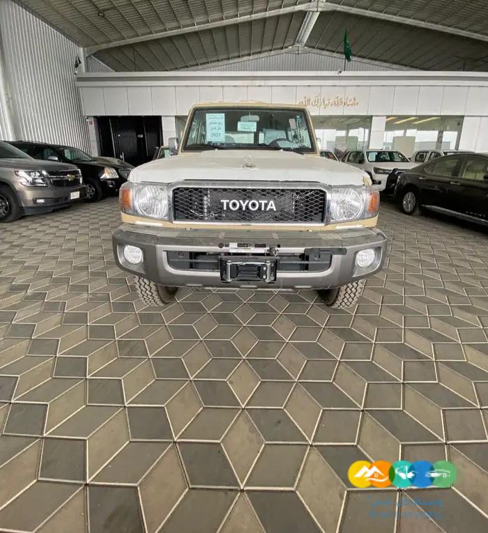 لاندكروزر جيب ربع فل سلق ونش بنزين 2023 سعودي