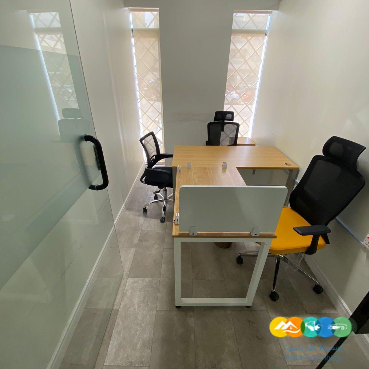 مكاتب اداريه مؤثثه